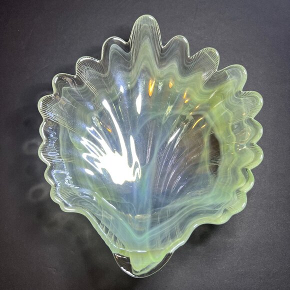 Vintage Green Swirl Opalescent Art Glass Scalloped Edge Clam Shell Shaped Bowl - Picture 8 of 10